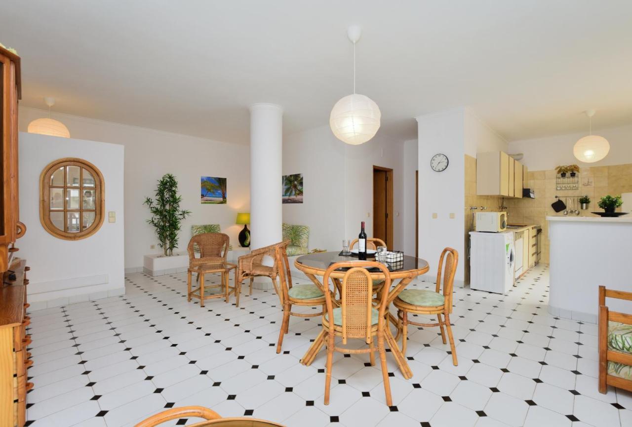 Palmeiras Beach Apartment กอสตา ดา กาปาริกา ภายนอก รูปภาพ